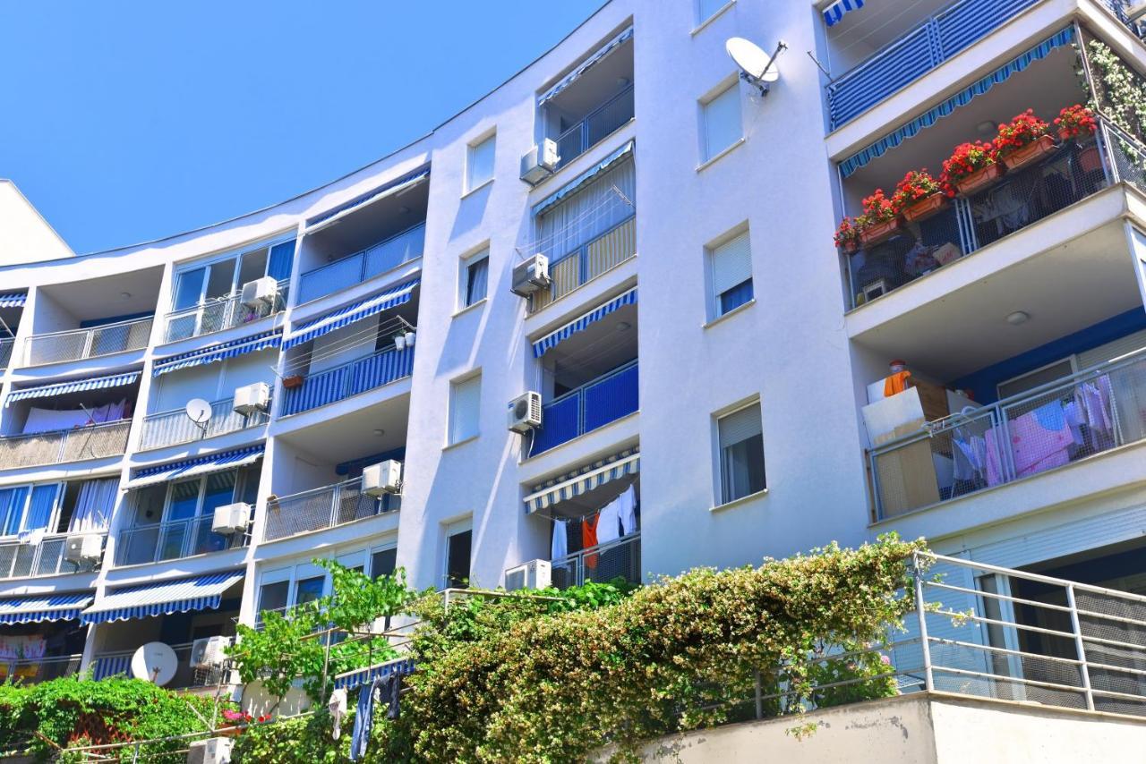 One Bedroom Apartment Terrace Parking Split Exterior photo