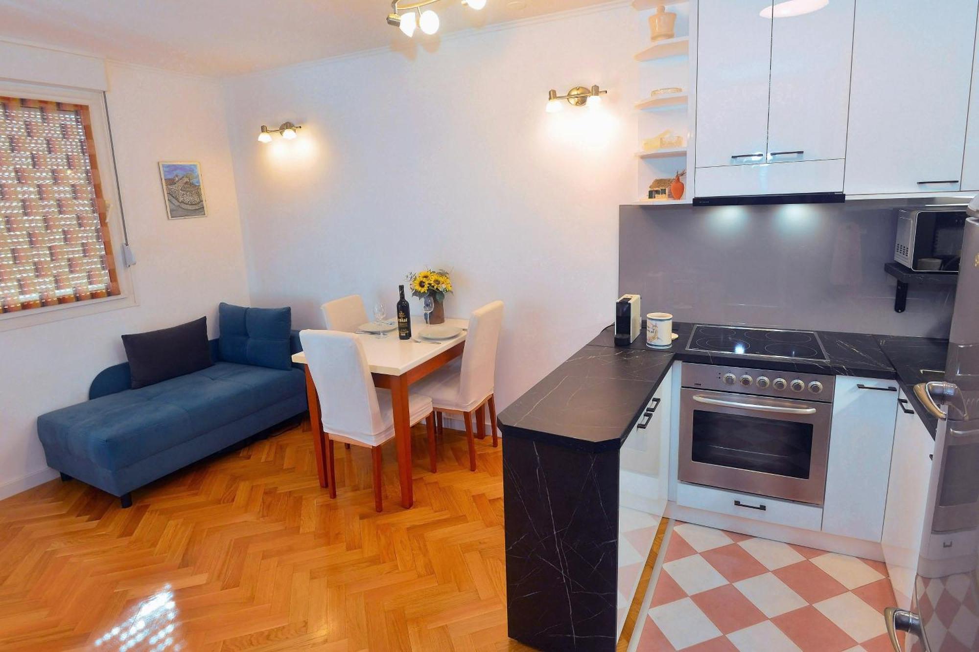 One Bedroom Apartment Terrace Parking Split Exterior photo