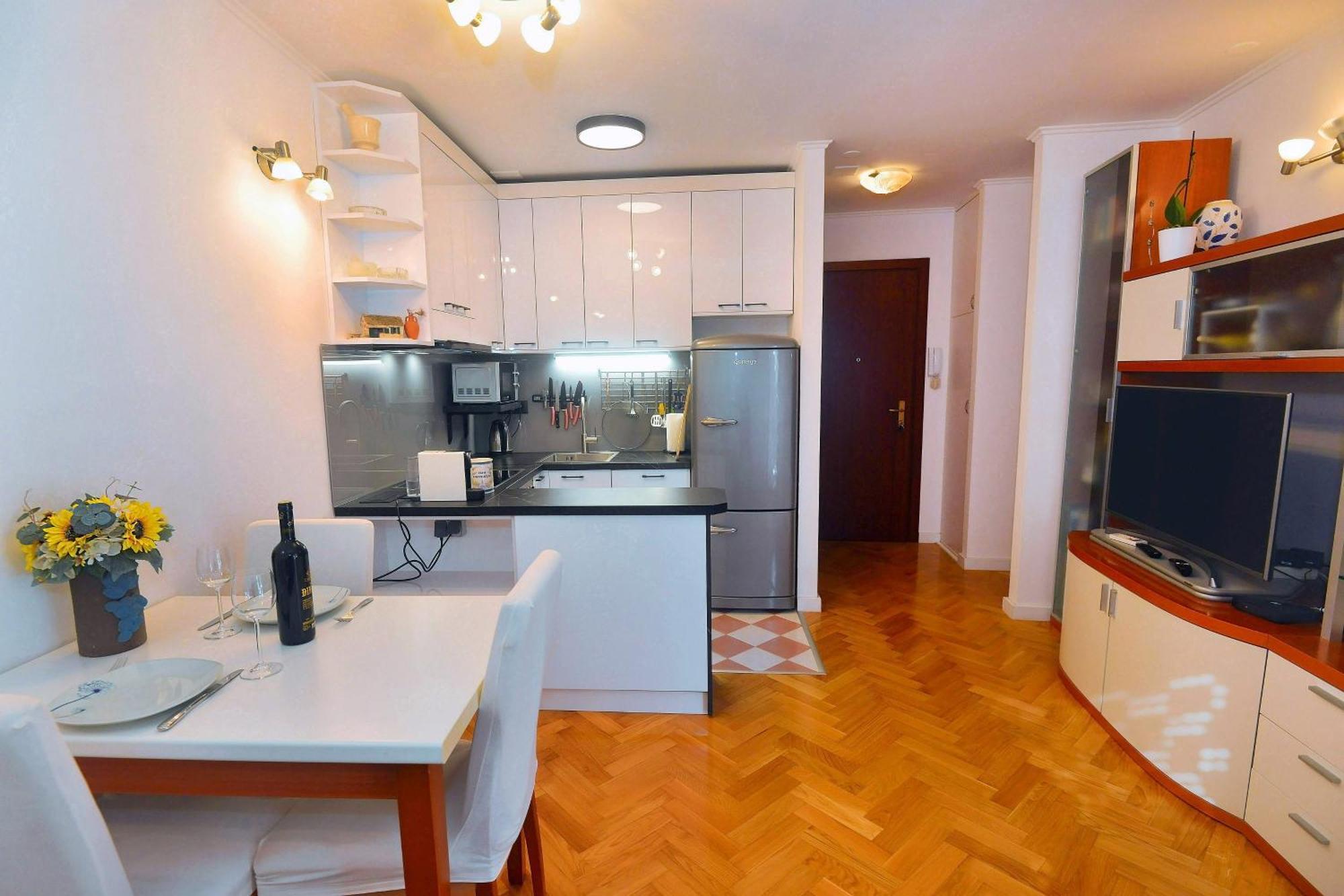 One Bedroom Apartment Terrace Parking Split Exterior photo