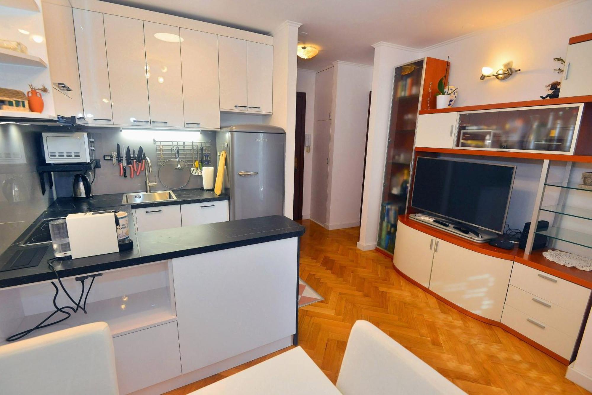 One Bedroom Apartment Terrace Parking Split Exterior photo